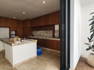 Casa en  Venta EQUIPADA Merida Temozon Norte