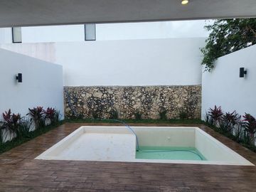 Casa en  Venta EQUIPADA Merida Temozon Norte