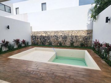 Casa en  Venta EQUIPADA Merida Temozon Norte