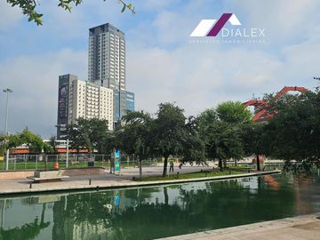 Oficinas en VENTA frente a CINTERMEX y Parque FUNDIDORA en MONTERREY.