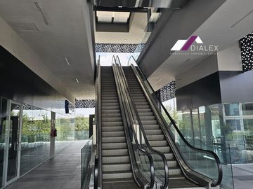 Oficinas en VENTA frente a CINTERMEX y Parque FUNDIDORA en MONTERREY.