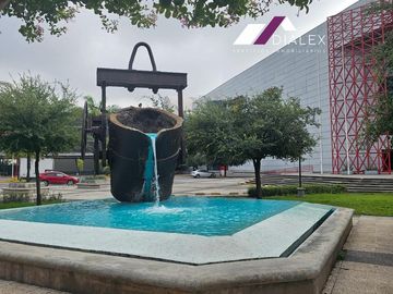Oficinas en VENTA frente a CINTERMEX y Parque FUNDIDORA en MONTERREY.