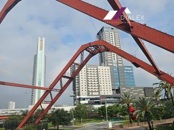 Oficinas en VENTA frente a CINTERMEX y Parque FUNDIDORA en MONTERREY.