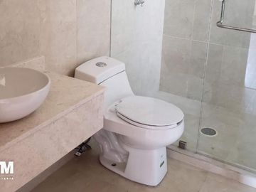Se vende casa muy cerca de club de golf la loma (lomas del tec)