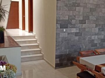 Se vende casa muy cerca de club de golf la loma (lomas del tec)