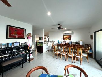 Venta Casa de 4 recámaras y Paneles Solares en Privada con Amenidades