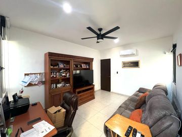 Venta Casa de 4 recámaras y Paneles Solares en Privada con Amenidades