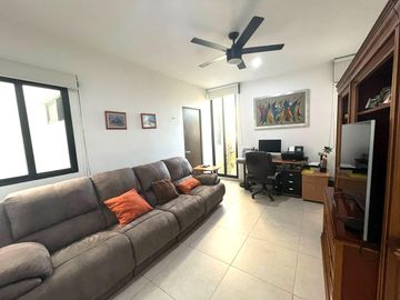 Venta Casa de 4 recámaras y Paneles Solares en Privada con Amenidades