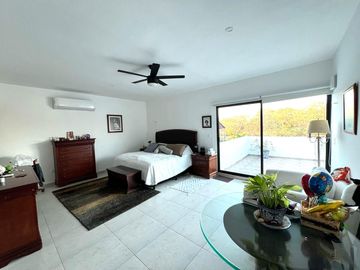 Venta Casa de 4 recámaras y Paneles Solares en Privada con Amenidades