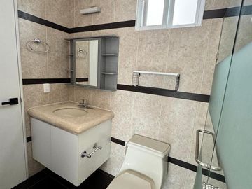 Venta Casa Gran Jardín Remodelada León Gto