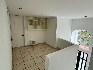 Venta Casa Gran Jardín Remodelada León Gto