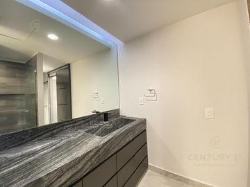 Venta de Departamento Amueblado en Be Towers, Puerto Cancún C3832