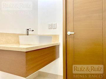 CASA NUEVA EN VENTA EN ZONA ESTE, FRACC. MAYORAZGO RESIDENCIAL.