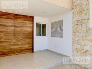 CASA NUEVA EN VENTA EN ZONA ESTE, FRACC. MAYORAZGO RESIDENCIAL.