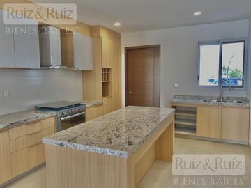 CASA NUEVA EN VENTA EN ZONA ESTE, FRACC. MAYORAZGO RESIDENCIAL.