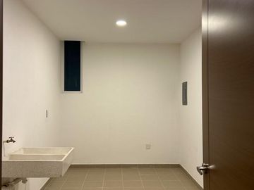 CASA NUEVA EN VENTA EN ZONA ESTE, FRACC. MAYORAZGO RESIDENCIAL.