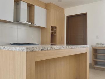 CASA NUEVA EN VENTA EN ZONA ESTE, FRACC. MAYORAZGO RESIDENCIAL.