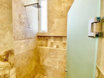 CASA NUEVA EN VENTA EN ZONA ESTE, FRACC. MAYORAZGO RESIDENCIAL.