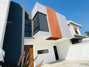 Casa - Fraccionamiento Lomas de la Rioja
