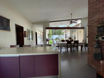 Espaciosa residencia en venta en Valladolid