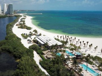 DEPARTAMENTO DE LUJO EN PUERTO CANCUN VISTA AL MAR Y LAGUNA NICHUPTE