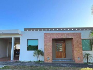 FRACC. REAL MANDINGA, Casa en VENTA de UNA PLANTA y 3 recamaras