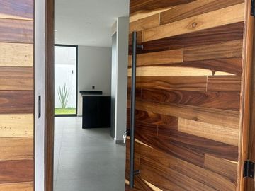 Casa nueva en venta dentro de coto en Valle Imperial