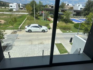 Casa nueva en venta dentro de coto en Valle Imperial