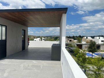 Casa nueva en venta dentro de coto en Valle Imperial