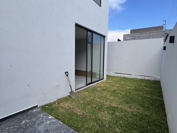 Casa nueva en venta dentro de coto en Valle Imperial