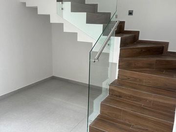 Casa nueva en venta dentro de coto en Valle Imperial