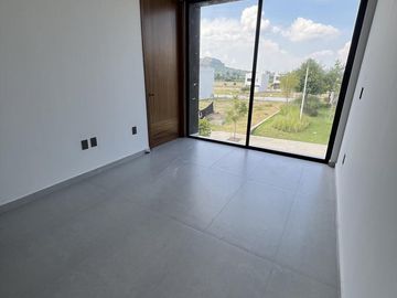 Casa nueva en venta dentro de coto en Valle Imperial