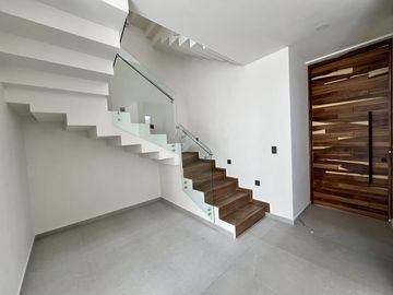 Casa nueva en venta dentro de coto en Valle Imperial
