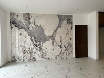 LOMAS DEL SOL, Casa en VENTA con área de TV y 3 recámaras con baño cada una