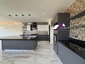 Fracc. Castaños del Vergel -CARRETERA NACIONAL- Casa VENTA Zona Sur MONTERREY, 584 m2