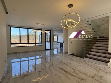 Fracc. Castaños del Vergel -CARRETERA NACIONAL- Casa VENTA Zona Sur MONTERREY, 584 m2