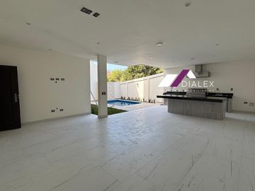 Fracc. Castaños del Vergel -CARRETERA NACIONAL- Casa VENTA Zona Sur MONTERREY, 584 m2