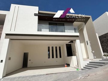 Fracc. Castaños del Vergel -CARRETERA NACIONAL- Casa VENTA Zona Sur MONTERREY, 584 m2