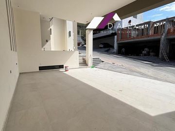 Fracc. Castaños del Vergel -CARRETERA NACIONAL- Casa VENTA Zona Sur MONTERREY, 584 m2