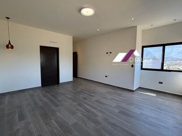 Fracc. Castaños del Vergel -CARRETERA NACIONAL- Casa VENTA Zona Sur MONTERREY, 584 m2