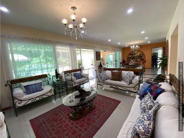 CASA EN VENTA EN LOMAS DE COCOYOC