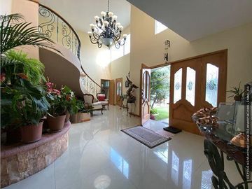 CASA EN VENTA EN LOMAS DE COCOYOC