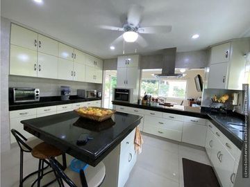 CASA EN VENTA EN LOMAS DE COCOYOC