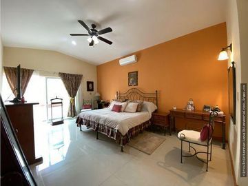 CASA EN VENTA EN LOMAS DE COCOYOC
