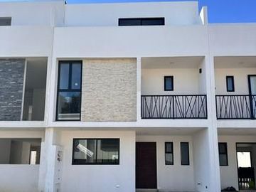 en Venta de Casa nueva en Fraccionamiento Parque Real, Puebla Cuautlancingo