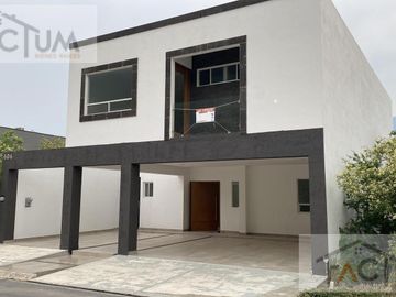 Casa en  Venta en fracc. Santa Isabel, Carretera Nacional