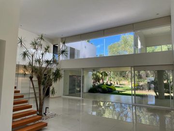 Casa con Alberca Jurica Campestre en Venta