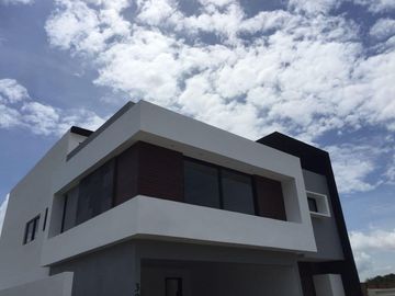PUNTA TIBURON, Casa en VENTA con alberca y cuarto de servicio