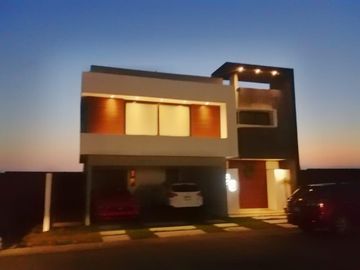 PUNTA TIBURON, Casa en VENTA con alberca y cuarto de servicio