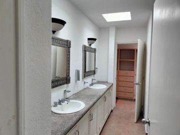 CASA EN VENTA EN VILLAS DEL MESON, JURIQUILLA